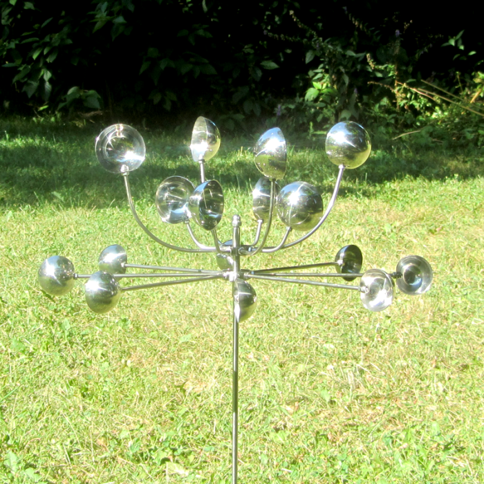 Kinetic wind spinner